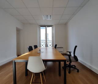 Bureau privé 25 m² 6 postes Coworking Rue d'Aboukir Paris 75002 - photo 1
